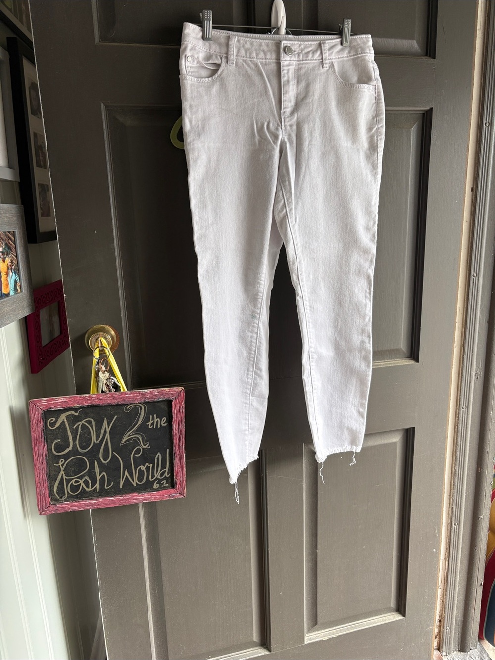 White Frayed Hem Skinny Jeans EUC Vera Wang